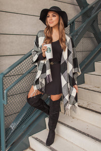 "Buffalo Plaid Party" Tassel Poncho (White)