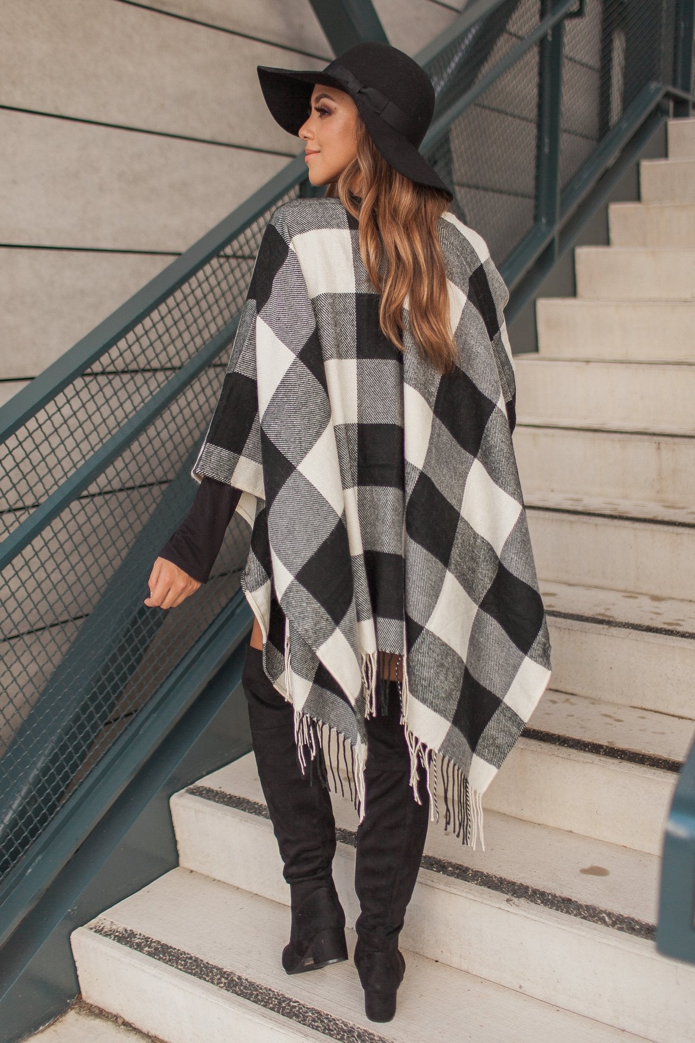 "Buffalo Plaid Party" Tassel Poncho (White)